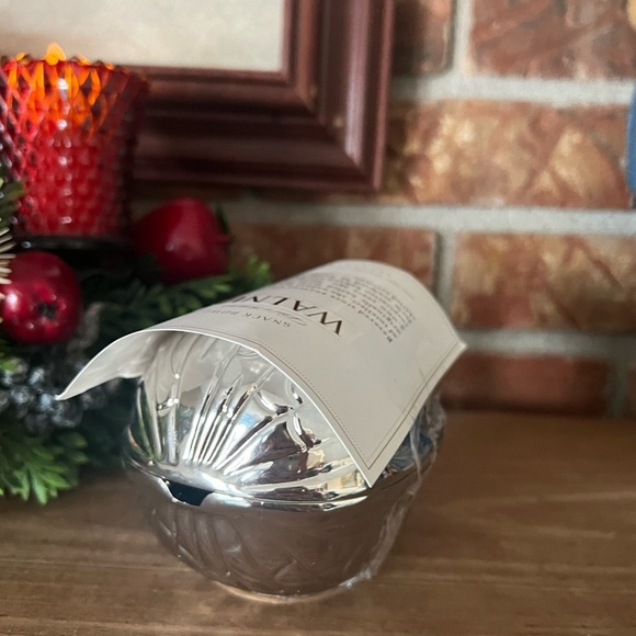Rare Pottery Barn Silver Walnut
Shape Snack Bowl NWT - Picture 2 of 7